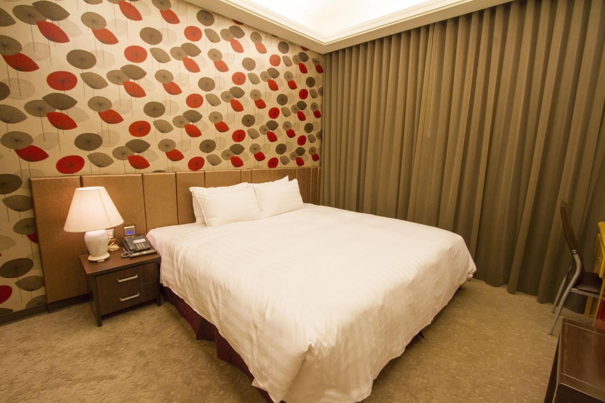 Hunt Champion Hotel Тайчжун Экстерьер фото